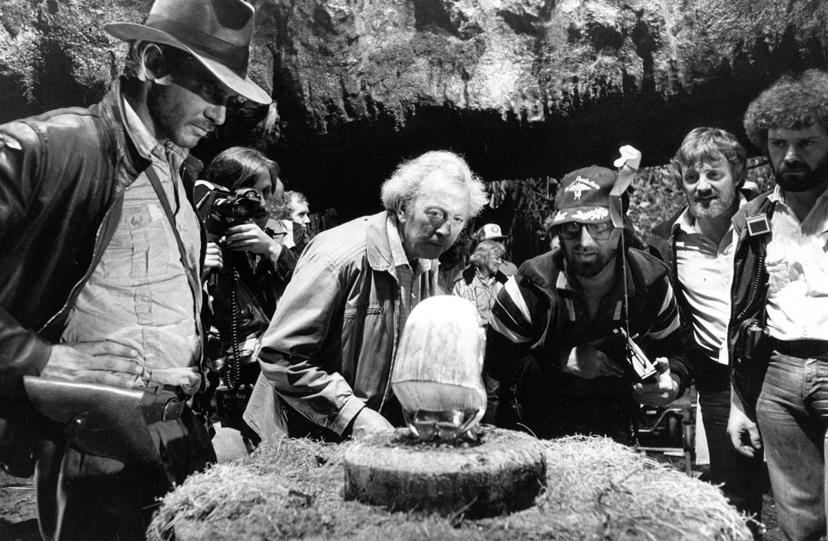 Shooting the famed opening temple scene for Raiders of the Lost Ark (1981), Harrison Ford, Douglas Slocombe and Steven Spielberg examine the idol mechanism.